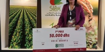 الزميلة مونية عرشي تفوز بجائزة الصحافة