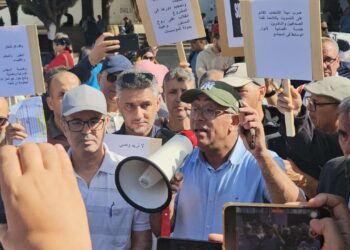 الجسم الصحفي يحتج أمام البرلمان للمطالبة بتنظيم ذاتي مستقل لمهنة الصحافة والنشر